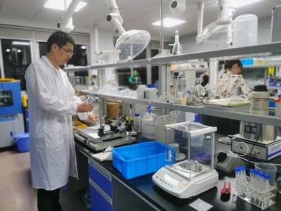 研發創新破壟斷，成果轉化增效益——記化學與材料工程學院熊前程博士在新材料技術研發領域的卓越貢獻
